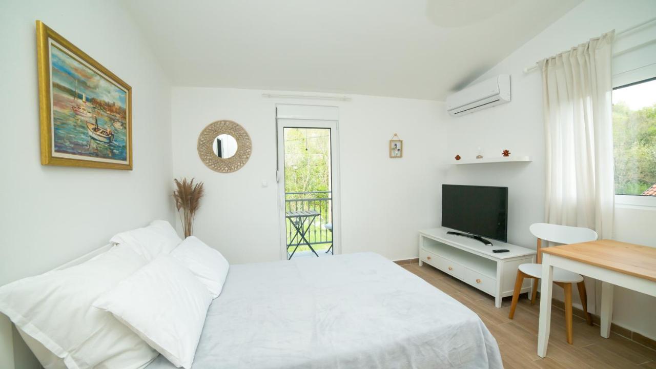 Plamenatz Studio Apartments 비르파자르 외부 사진