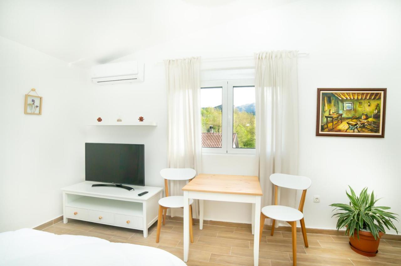 Plamenatz Studio Apartments 비르파자르 외부 사진